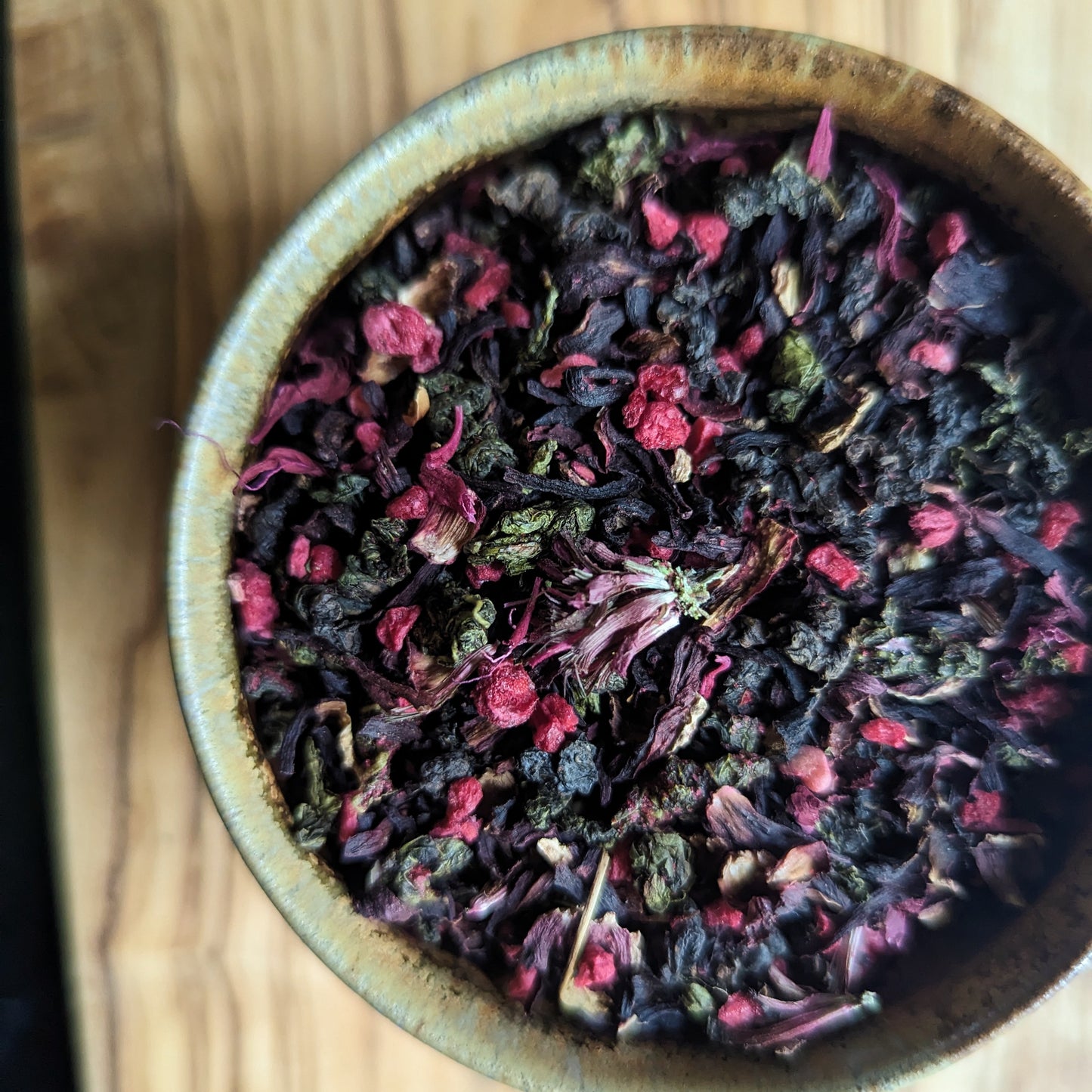 Raspberry Oolong | Black/Green Tea Blend